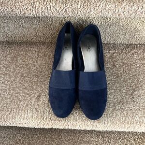 East 5th Navy blue dress shoes.